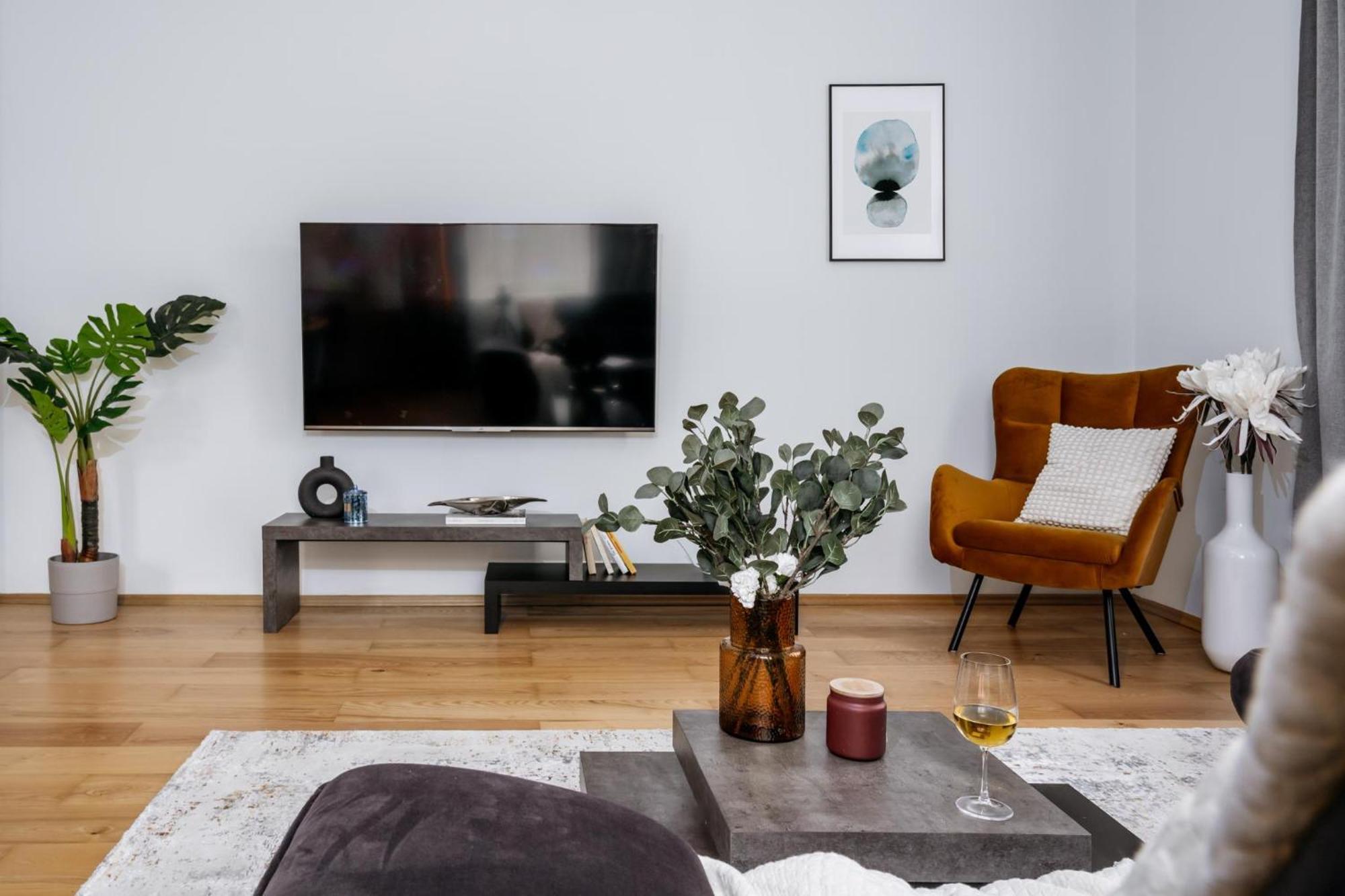 Days - 1bdr - Fireplace - Ac *